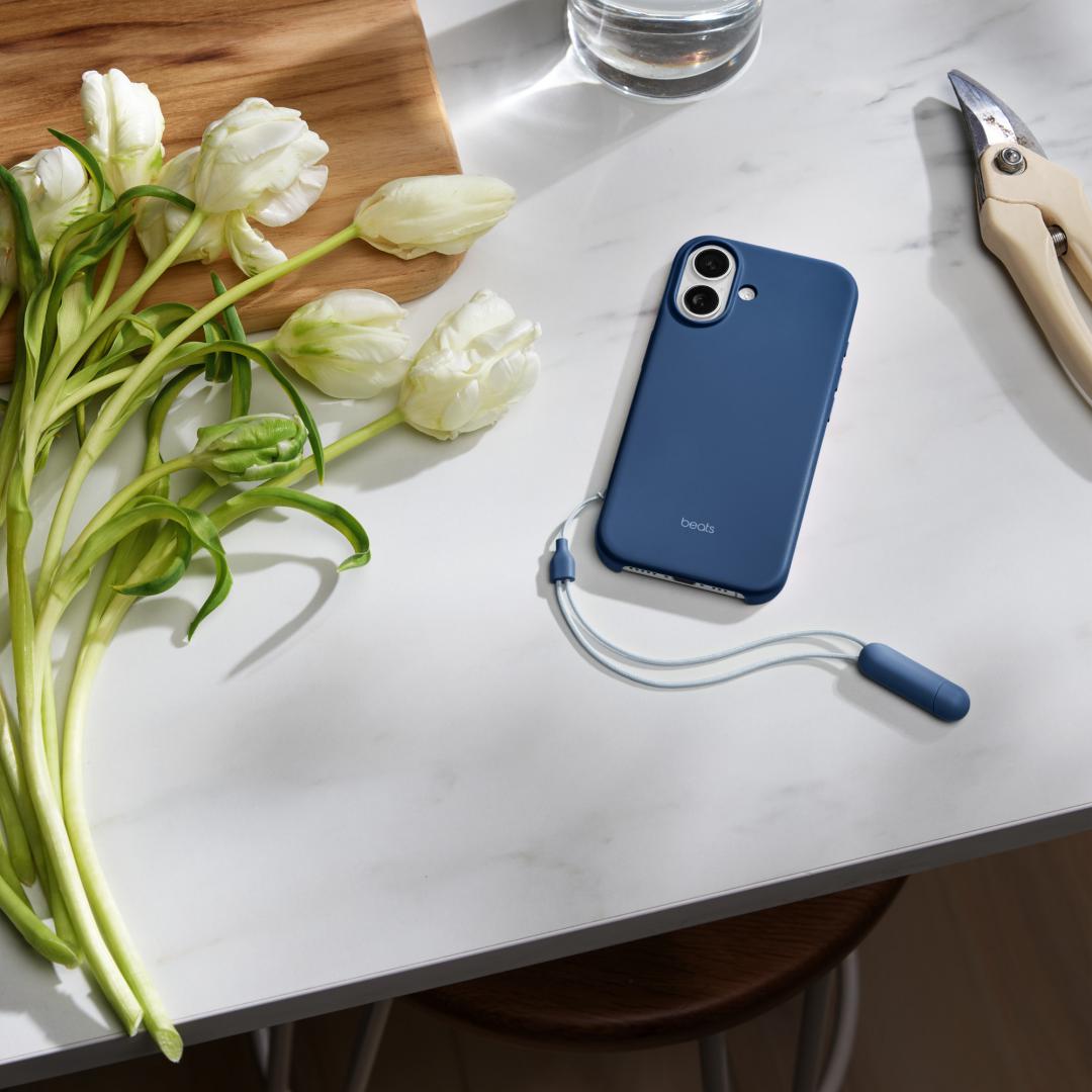 Beats iPhone 17 Kickstand Case with MagSafe and Camera Control - imagine 3